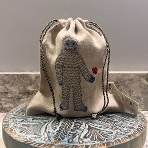 NWT Coral & Tusk Linen Drawstring Bag with Embroidered Yeti (Rare/Discontinued)